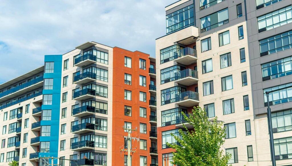 Check out what are the different pros and cons of condos